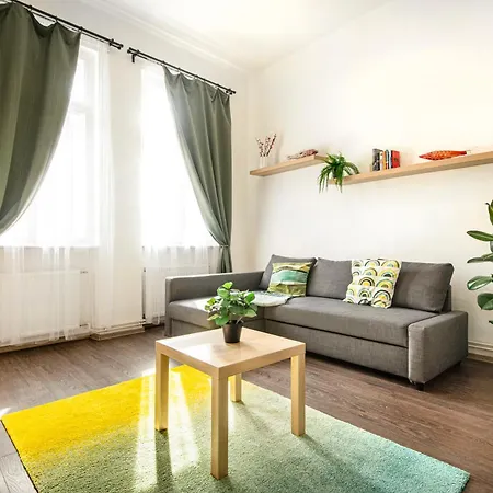 Simor 59 Spacious Location Estergon