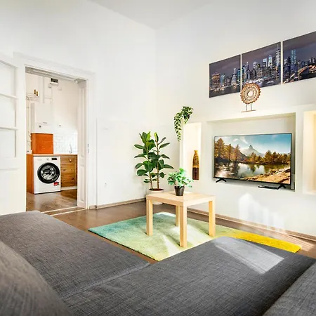 Simor 59 Spacious Location