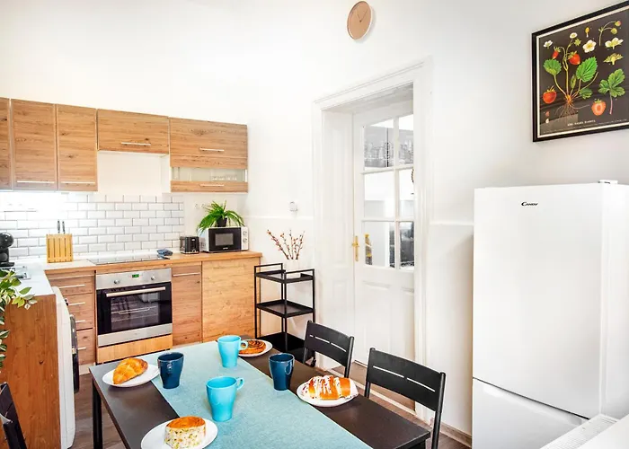 Simor 59 Spacious Location *