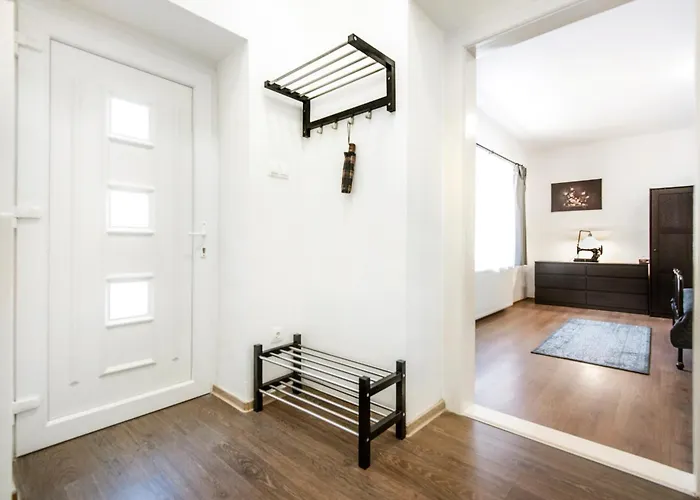 Simor 59 Spacious Location אסטרגום