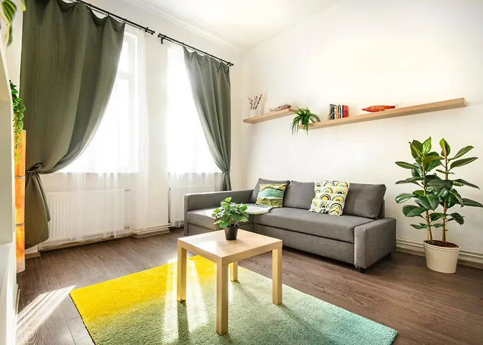 Simor 59 Spacious Location אסטרגום